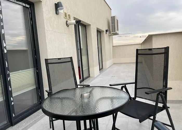Apartment 4 Penthouse Terrace W18+w19 *